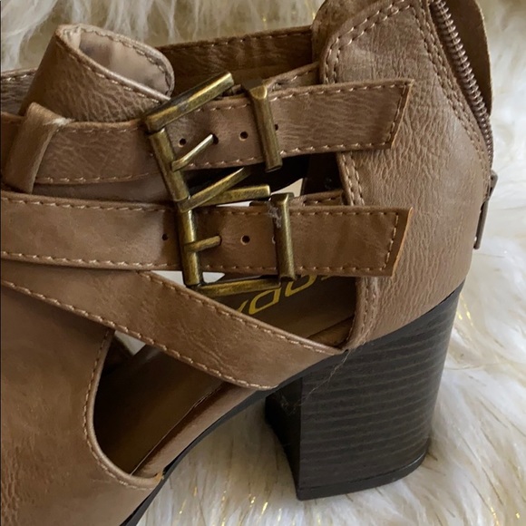 Heeled boots - Picture 6 of 6